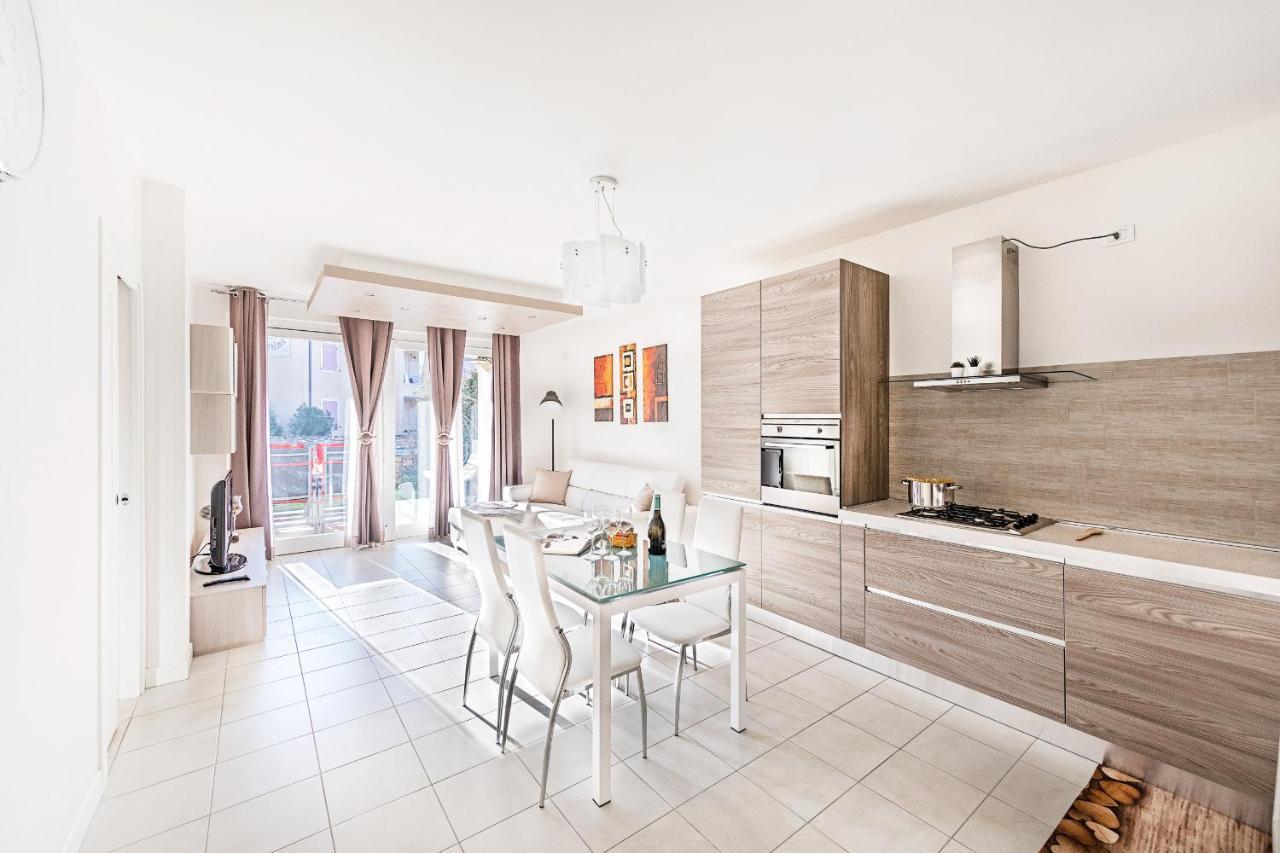 Le Corti Caterina Apartments With Pool By Wonderful Italy Desenzano del Garda Eksteriør billede