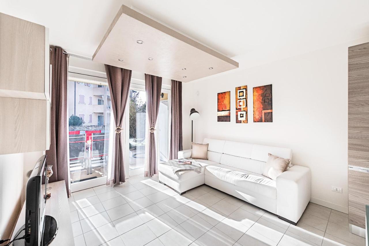 Le Corti Caterina Apartments With Pool By Wonderful Italy Desenzano del Garda Eksteriør billede