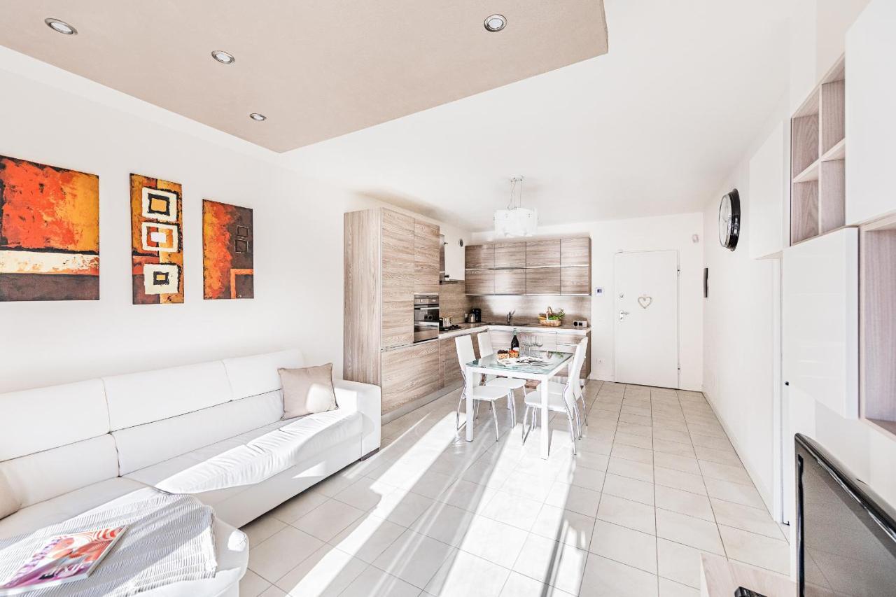 Le Corti Caterina Apartments With Pool By Wonderful Italy Desenzano del Garda Eksteriør billede