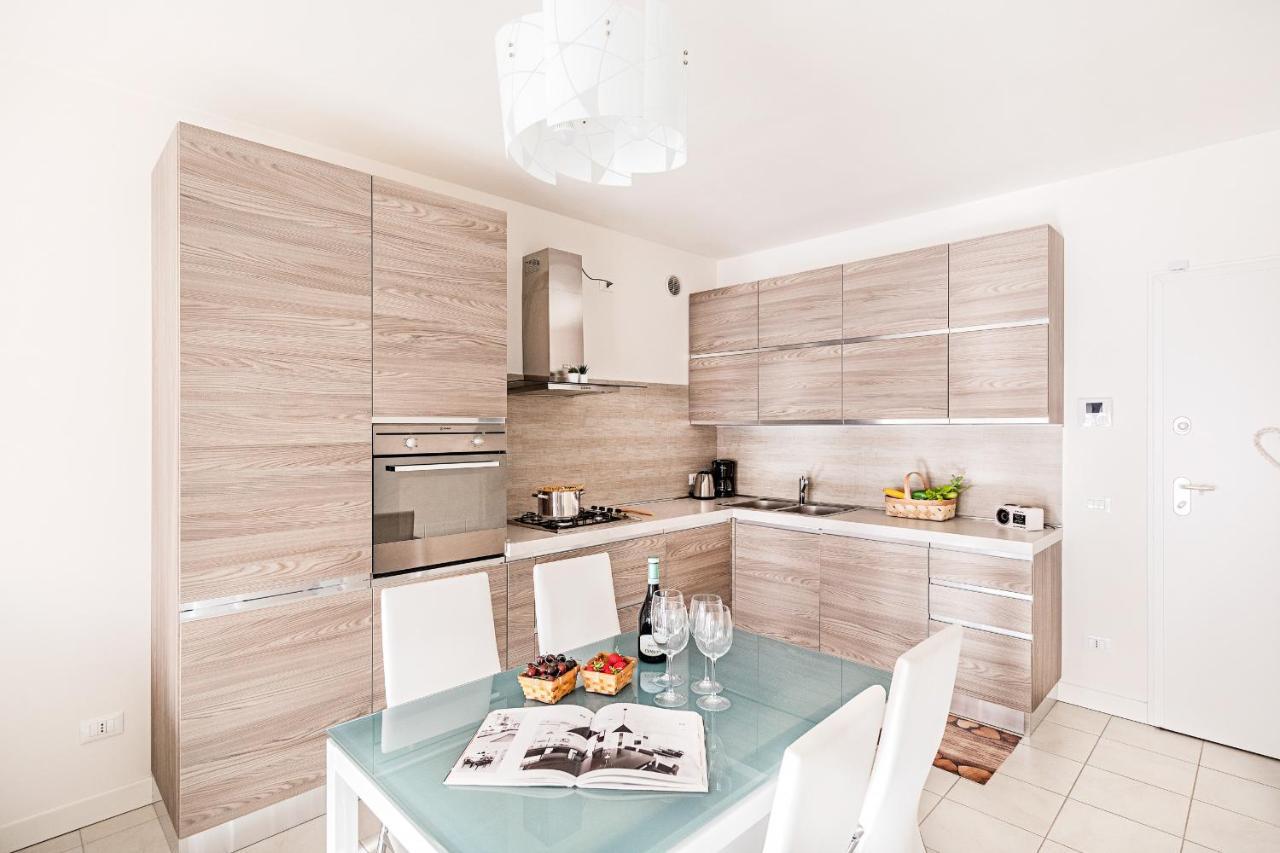 Le Corti Caterina Apartments With Pool By Wonderful Italy Desenzano del Garda Eksteriør billede